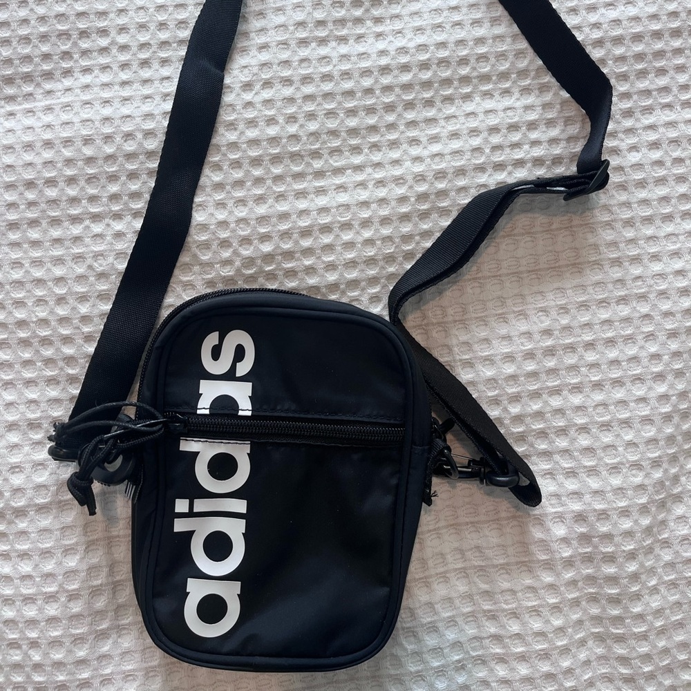 Athletic crossbody